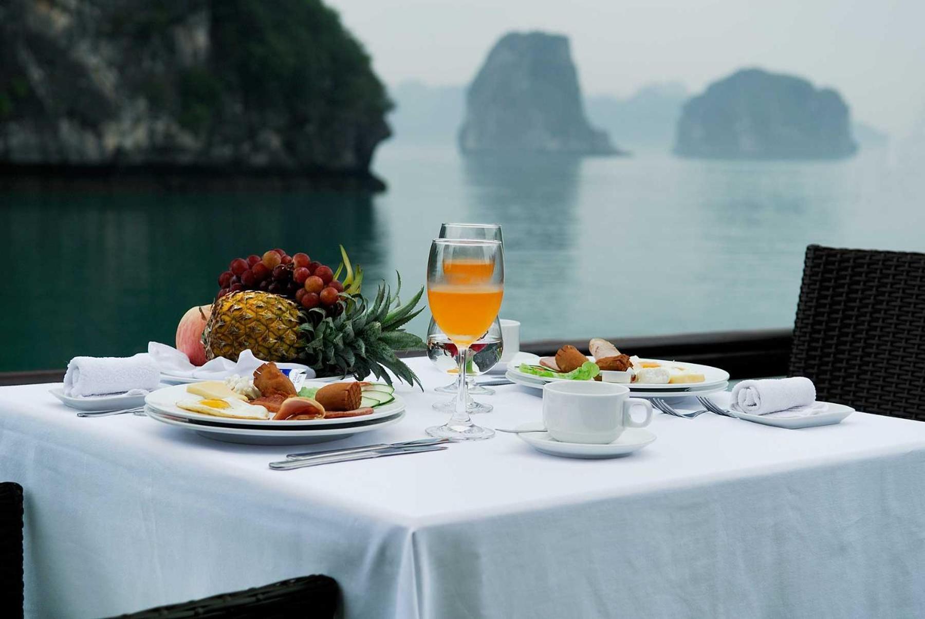 Bhaya Legend Cruises Hotel Ha Long Exterior photo