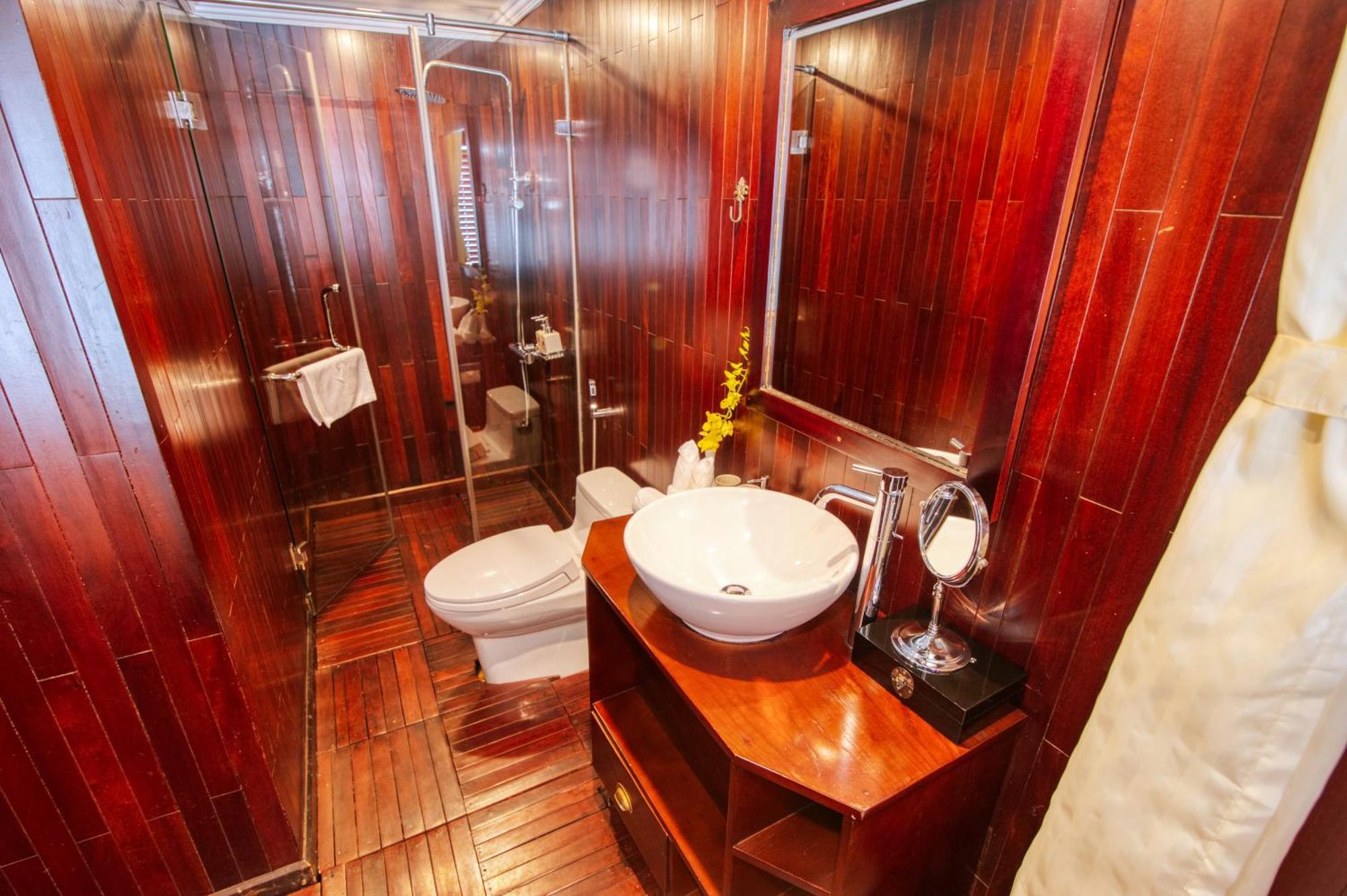 Bhaya Legend Cruises Hotel Ha Long Room photo