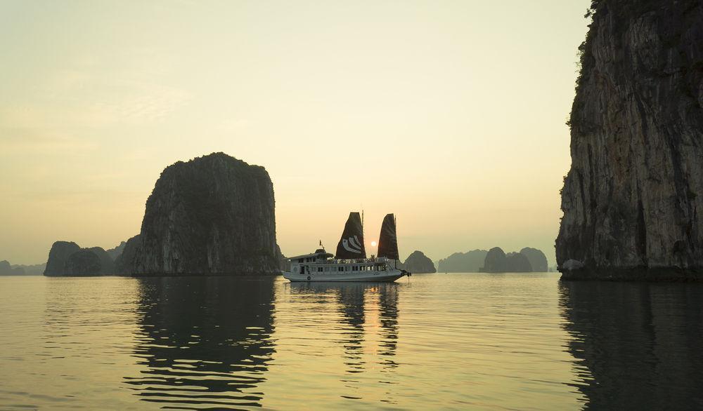 Bhaya Legend Cruises Hotel Ha Long Exterior photo